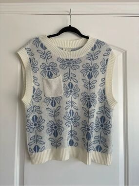 LA MIEL Cream and Blue Sleeveless Knit Vest